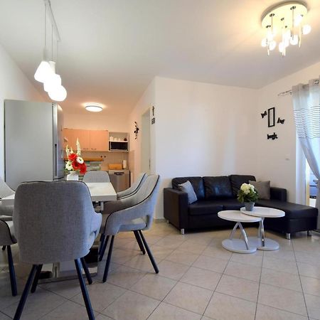 מאלינסקה Apartment Lucy מראה חיצוני תמונה