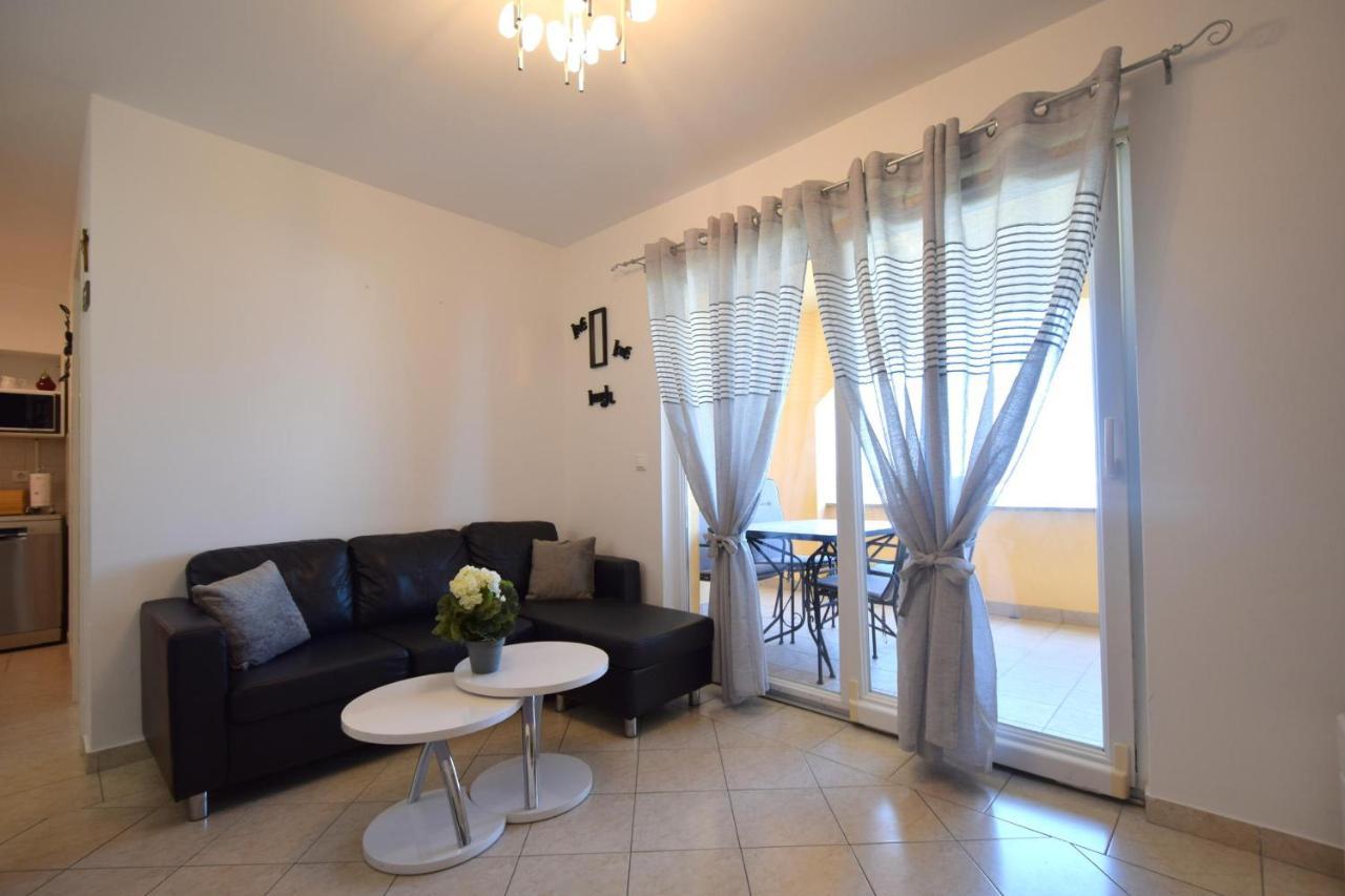 מאלינסקה Apartment Lucy מראה חיצוני תמונה